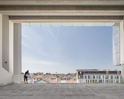 pablo casals presents short film revisiting mateo's project 'bayonne, entrée de ville'