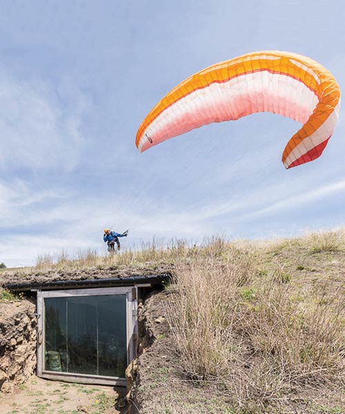 underground architecture: al borde's students set a shelter for parachutists in ecuador