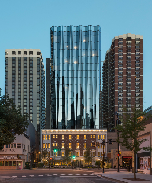 goettsch partners + TAL studio team up to design glass-covered viceroy hotel in chicago