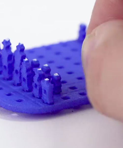 in case of emergency boredom, take this tiny 3D printed chess board in your wallet