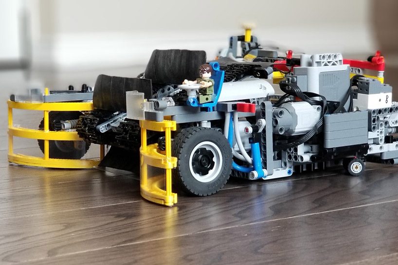 This Lego Roomba Vacuum Cleaner Sweeps Up All That Untidy Lego