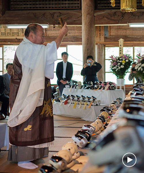 over 100 sony aibo robot dogs get their own funeral at buddhist temple in japan