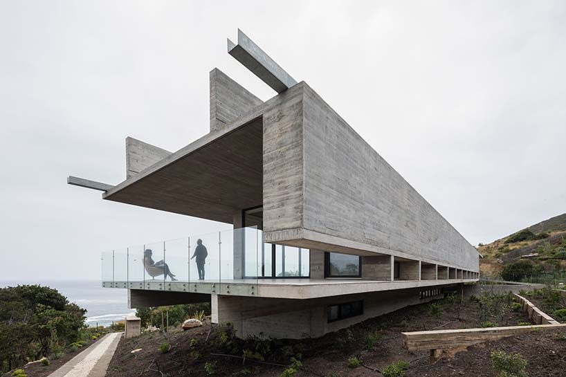 https://static.designboom.com/wp-content/uploads/2018/05/casa-h-felipe-assadi-arquitectos-designboom-02.jpg