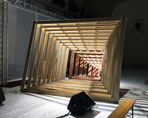 diplomates amplifies the sounds of the runway with a towering timber speaker