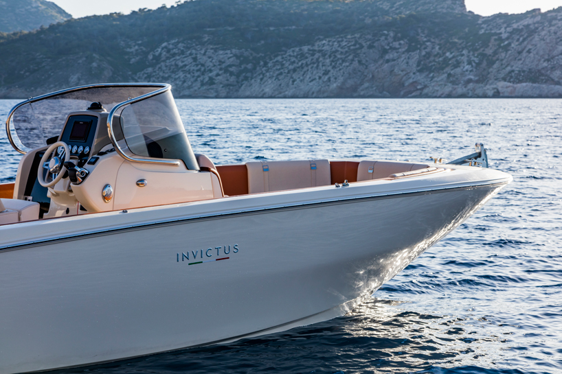 Invictus 280sx Yacht Delivers Elegant Performance In Less Than 9 Meters