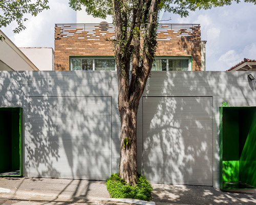 mms house by pascali semerdjian arquitetos decomposes on the top