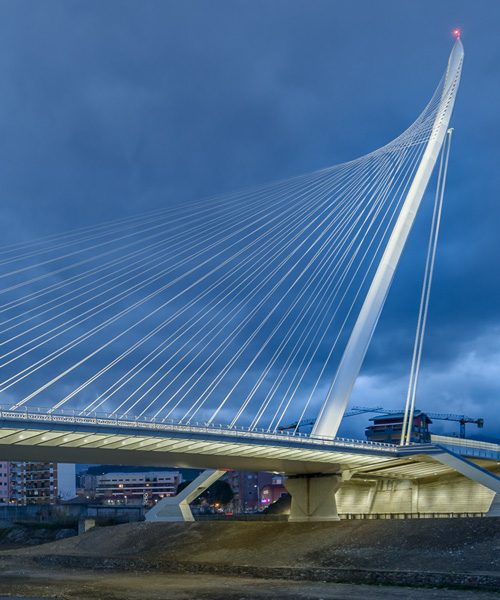 santiago calatrava's cosenza bridge connects two sides of a calabrian city
