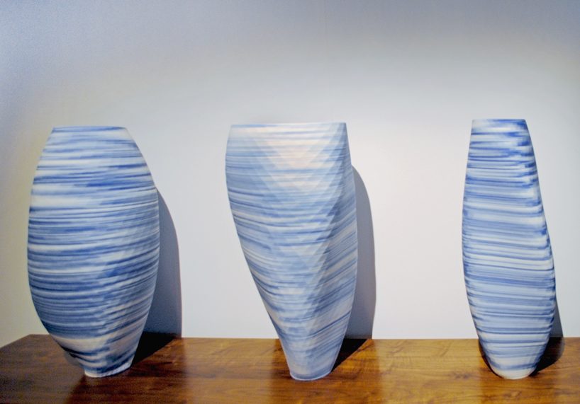 3D-printed porcelain vases by olivier van herpt in blue and white