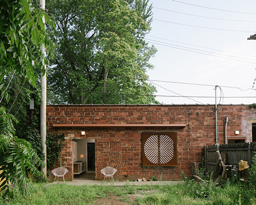 davidson rafailidis transforms an 1920s garage into a flexible workshop in NY