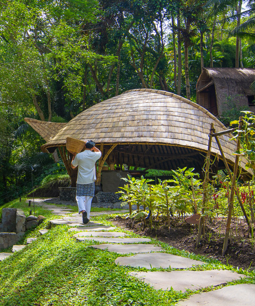 biomimicry and bamboo introduce four seasons guests in bali to traditional cuisine