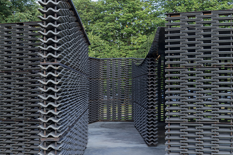 frida escobedo's 2018 serpentine pavilion dramatically diffuses views of hyde park