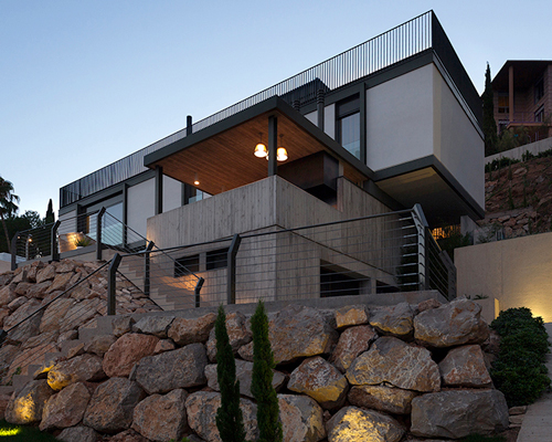 mano de santo designs flexible concrete house in valencia with unique vista to the sea