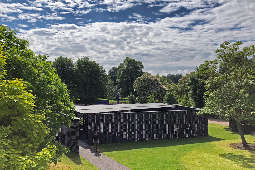 frida escobedo's 2018 serpentine pavilion dramatically diffuses views of hyde park