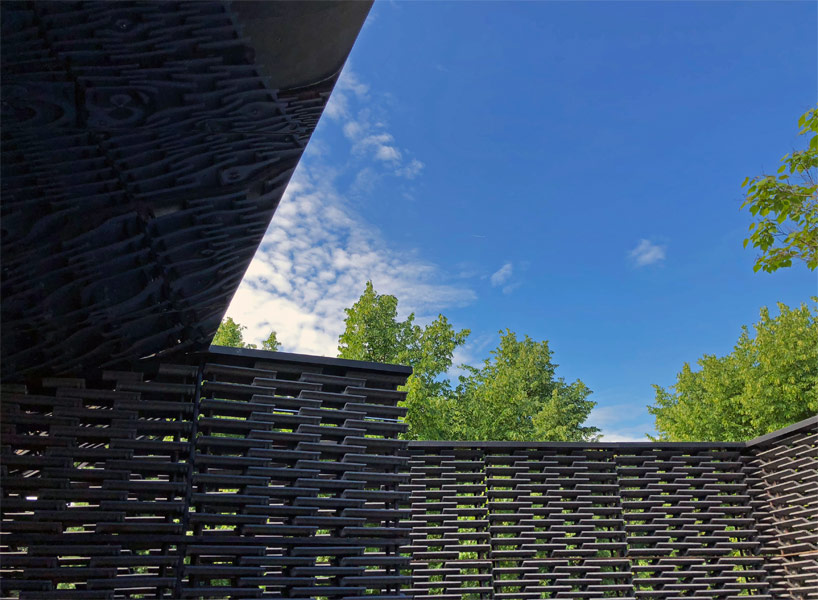 frida escobedo's 2018 serpentine pavilion dramatically diffuses views of hyde park