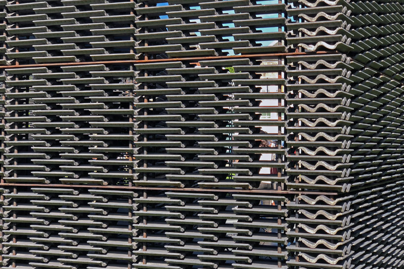 frida escobedo's 2018 serpentine pavilion dramatically diffuses views of hyde park