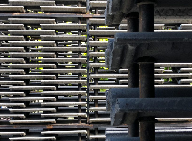 frida escobedo's 2018 serpentine pavilion dramatically diffuses views of hyde park