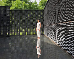 frida escobedo's 2018 serpentine pavilion dramatically diffuses views of hyde park