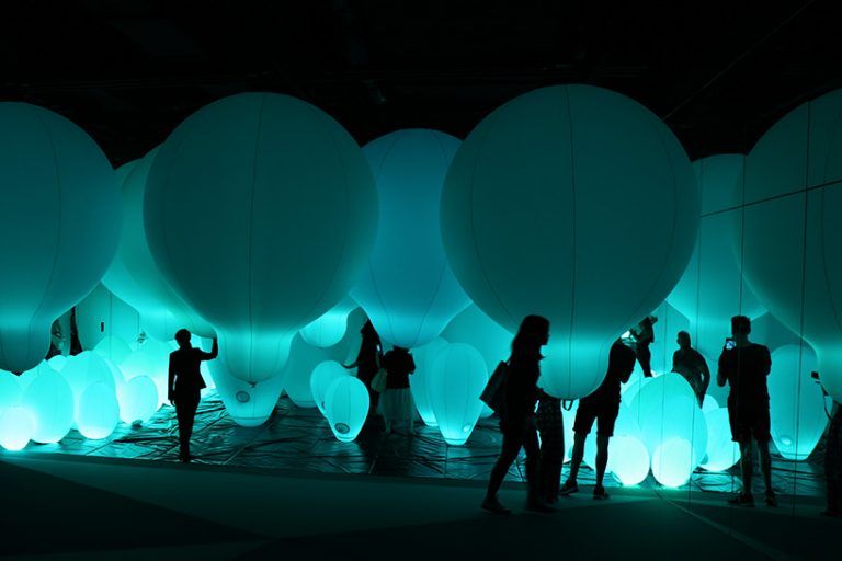 borderless and brilliant: teamlab's dreamlike digital art museum is now ...