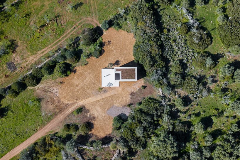 álvaro siza vieira builds hillside chapel in portugal without electricity, heat or running water