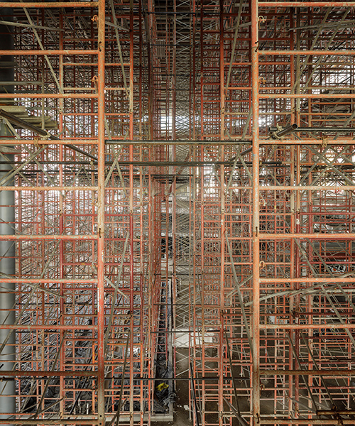 fernando alda captures the vanishing moments of architecture under construction