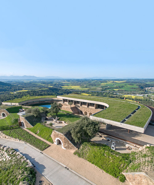 fuses-viader completes museum and hotel complex in a spanish 19th-century fortress