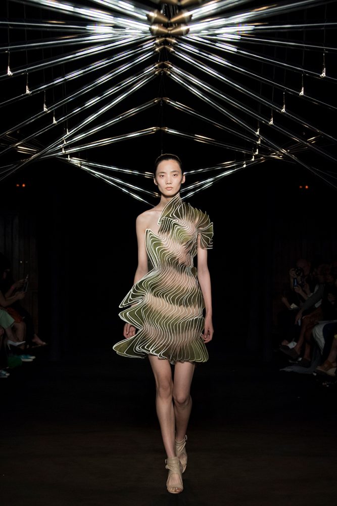 Iris Van Herpen + Studio Drift's Undulating Time-lapse Fashion Show In 