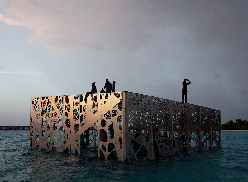 https://static.designboom.com/wp-content/uploads/2018/07/jason-decaires-taylor-coralarium-fairmont-maldives-sirru-fen-fushi-underwater-art-museum-designboom-818.jpg