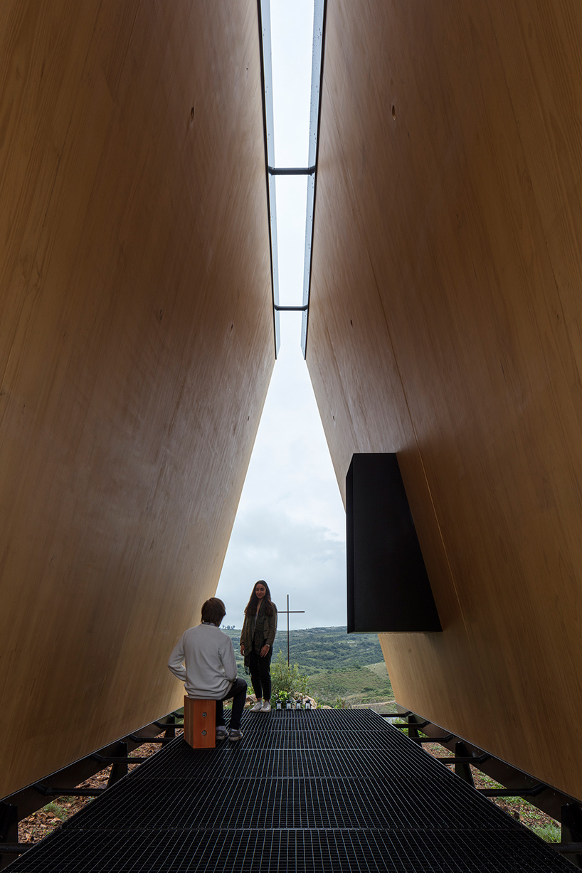 MAPA's sacromonte chapel in uruguay respects the landscape by denying its confinement