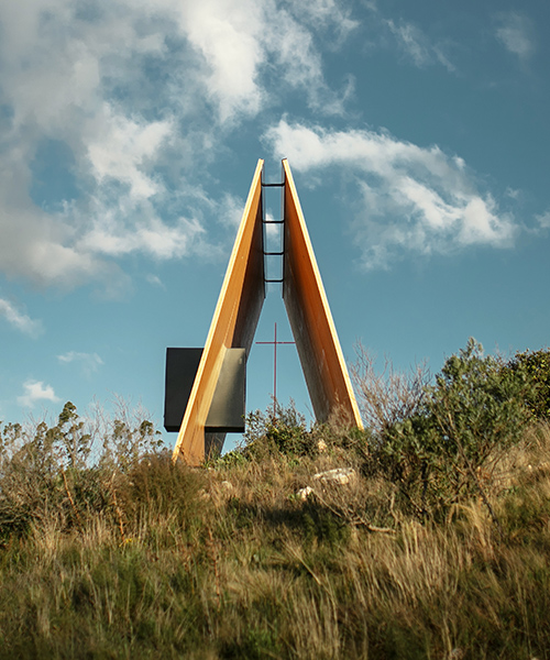 MAPA's sacromonte chapel in uruguay respects the landscape by denying its confinement