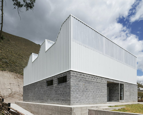 mikhuna trade's lab in south america is heated and lit by sun, designed by TEC taller EC