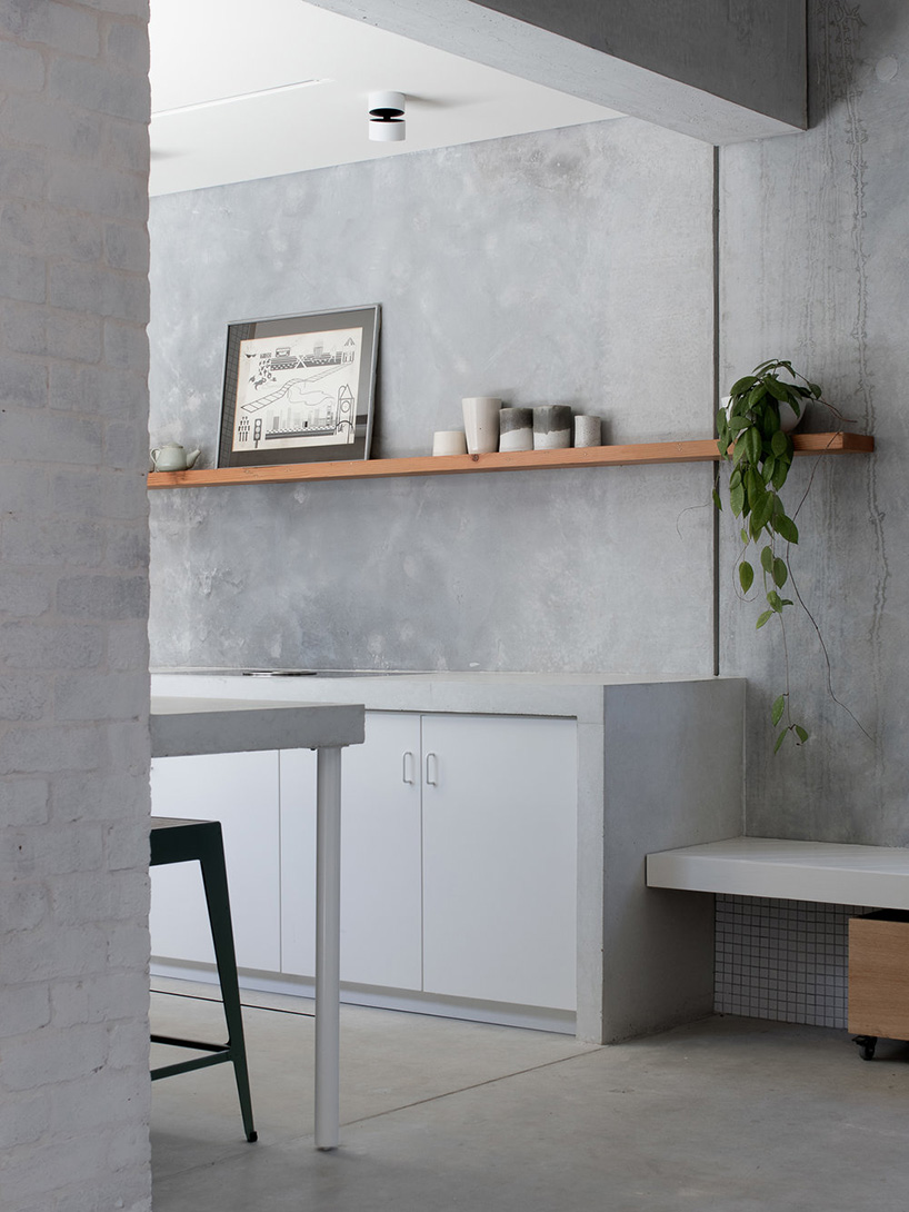 whispering smith completes a carbon-neutral house in australia using recycled bricks and concrete