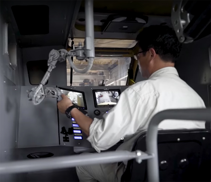 world's largest robot