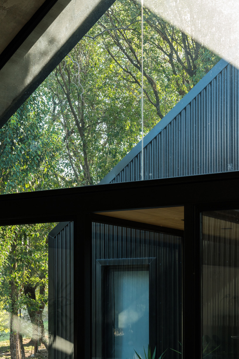 morini black house