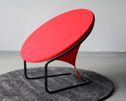 gaudutė žilytė designs 'red dot', a simple chair made of pipe and taut fabric