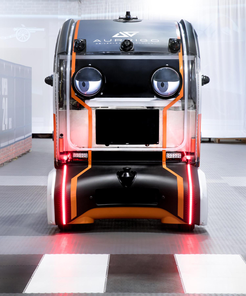 jaguar land rover gives driverless cars 'virtual eyes' to signal awareness of pedestrians