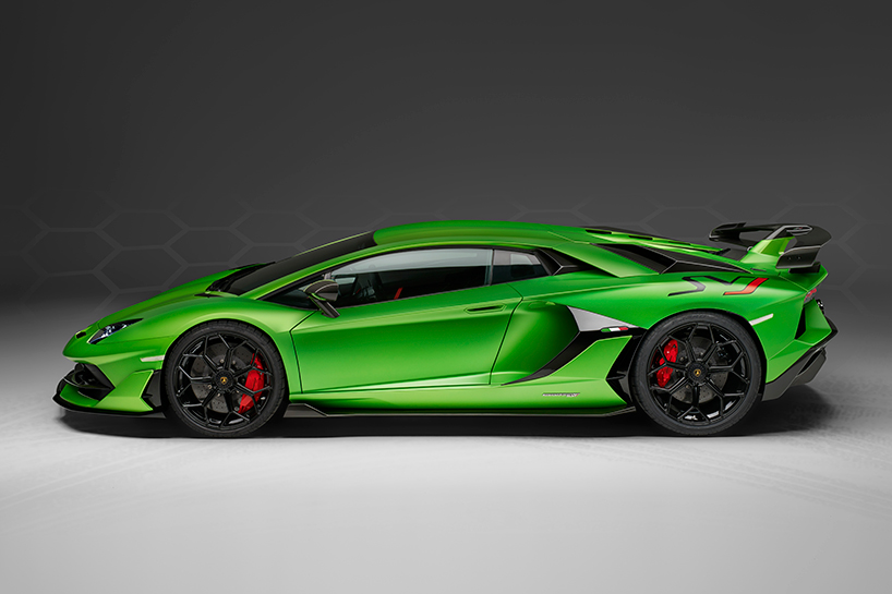 lamborghini aventador SVJ is a super-fast, super-athletic aerodynamic beast