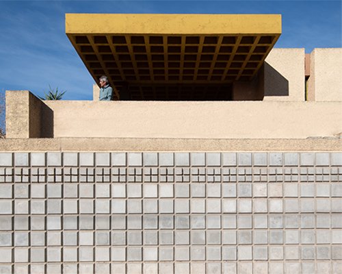 edgardo marveggio designs a colorful fortress-like house in córdoba, argentina