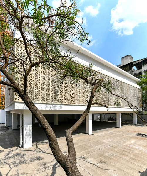 NUDES wraps a mosque in india with a perforated skin of traditional islamic patterns