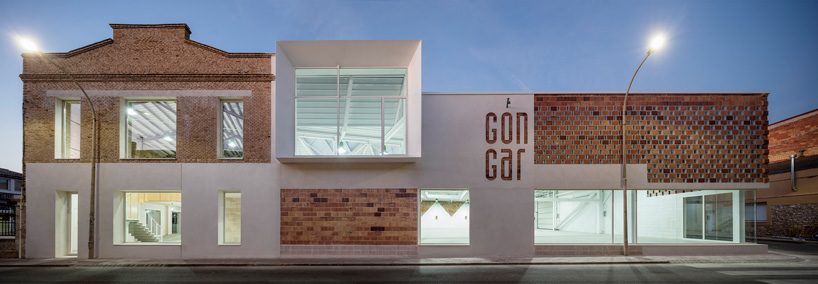 NUA arquitectures refurbishes an agricultural machine repair complex in tarragona, spain