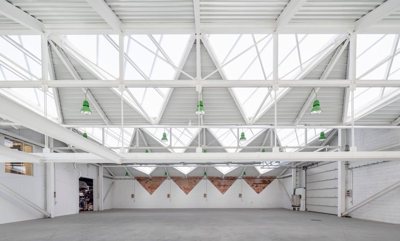 NUA arquitectures refurbishes an agricultural machine repair complex in tarragona, spain