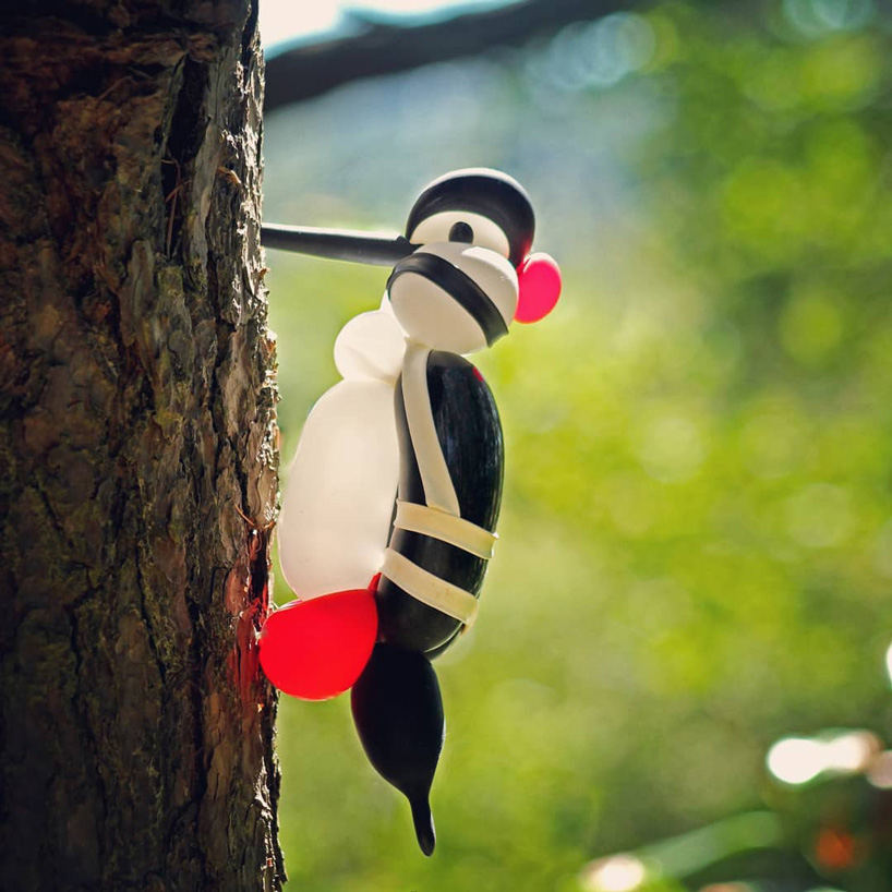 artist makes brilliant balloon sculptures of birds in the wild