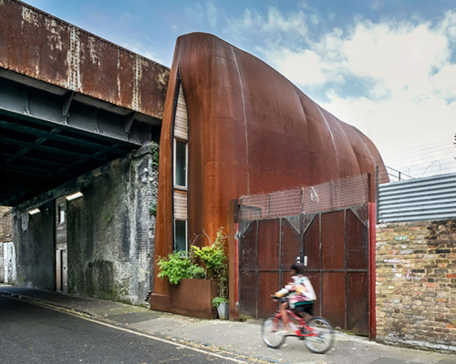 undercurrent architects occupies 'archway studios' beneath a london railway viaduct