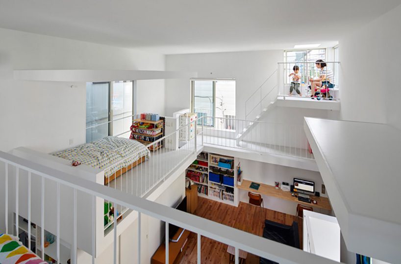 takeshi hosaka architects extrudes the balconies of this tokyo house towards the interior designboom