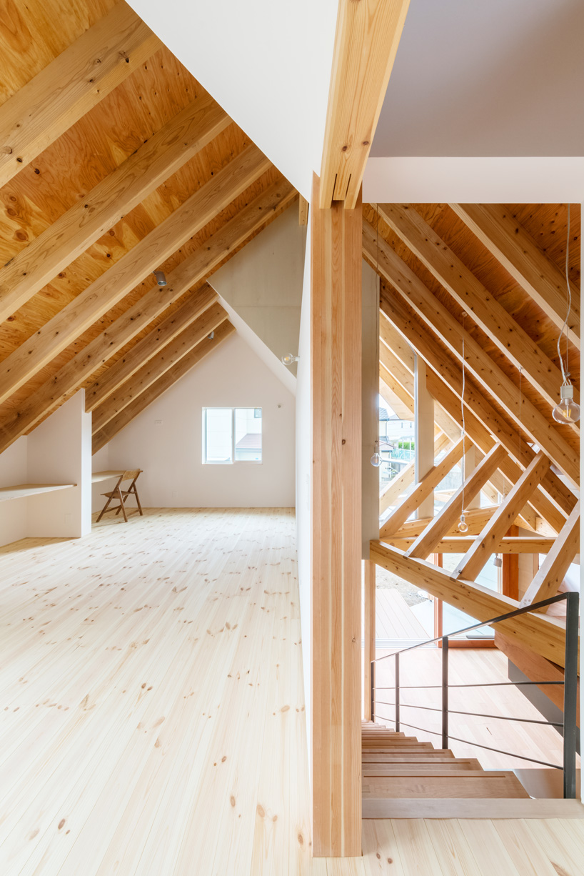 maki yoshimura frames two-volume house in japan with timber truss skeleton