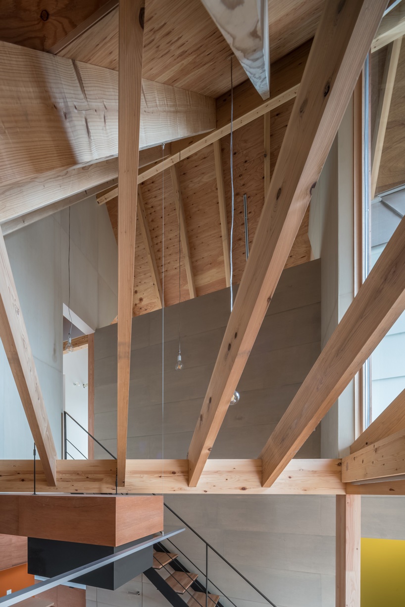 maki yoshimura frames two-volume house in japan with timber truss skeleton