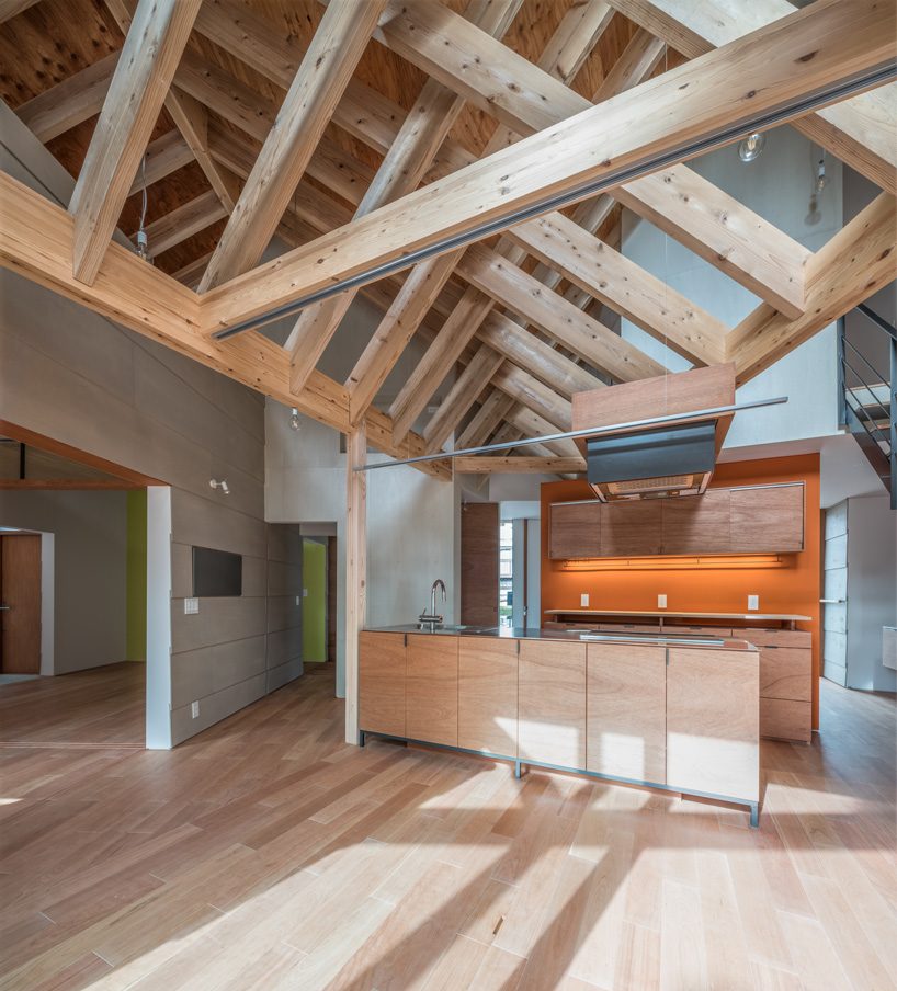 maki yoshimura frames two-volume house in japan with timber truss skeleton