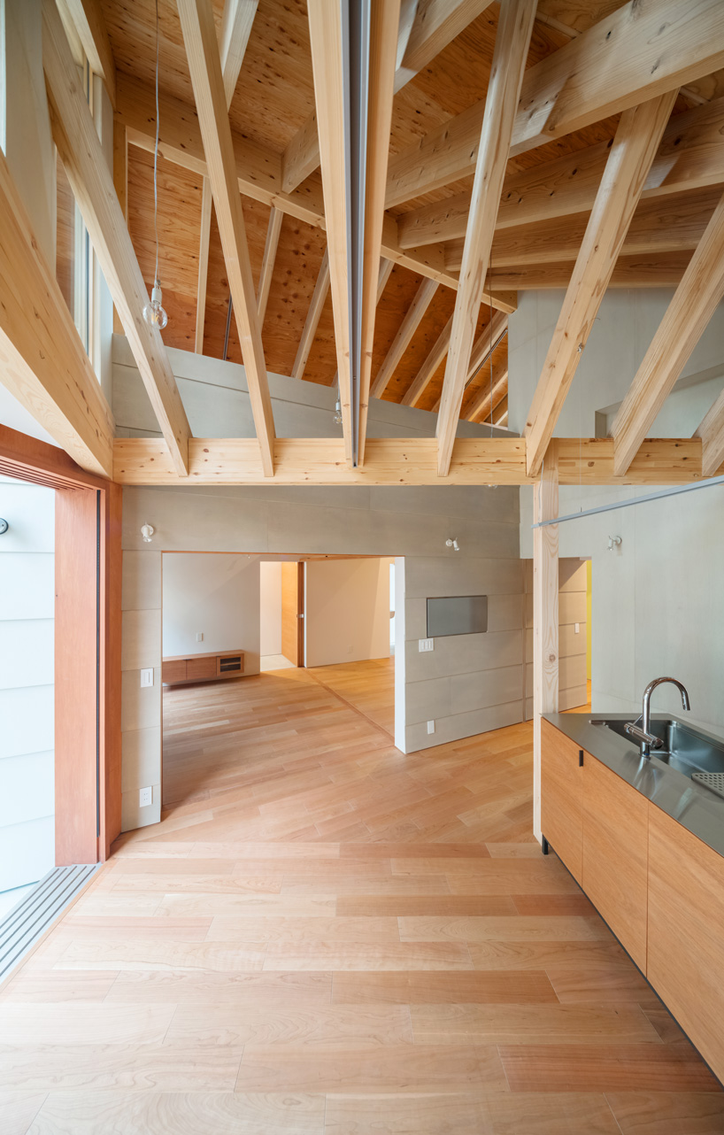 maki yoshimura frames two-volume house in japan with timber truss skeleton