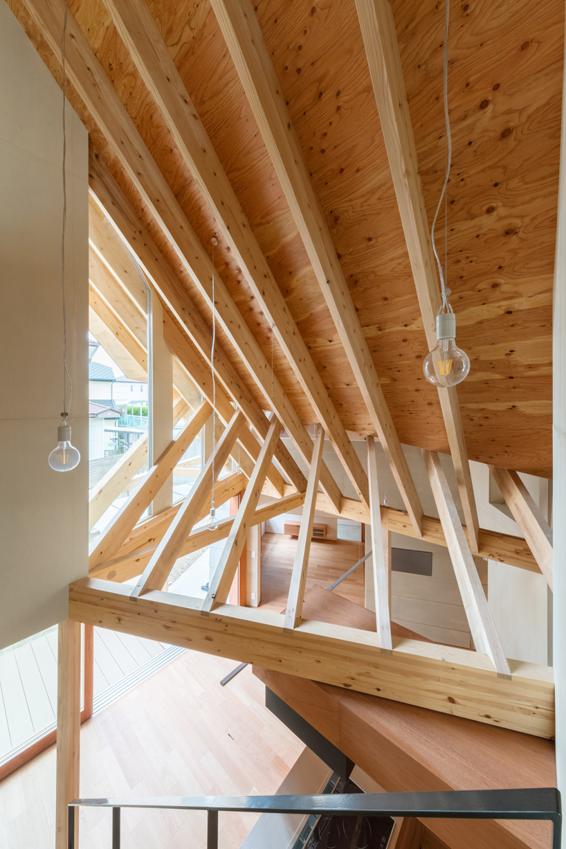 maki yoshimura frames two-volume house in japan with timber truss skeleton