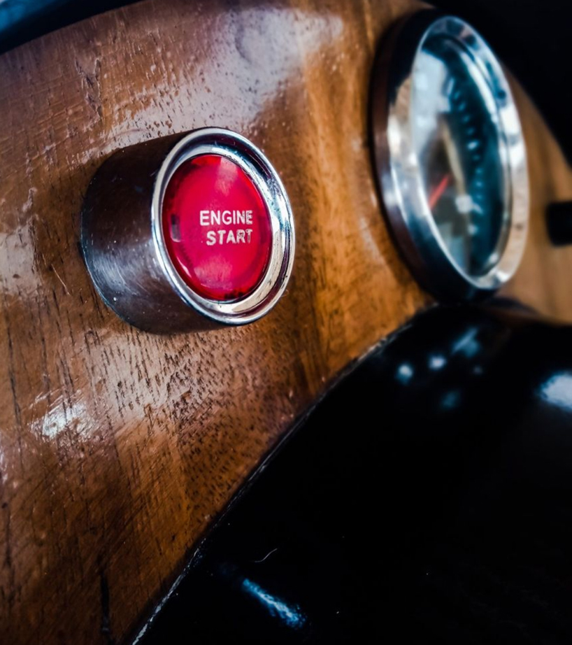 honda-powered mantra watercraft is the perfect combo of vintage car and batmobile