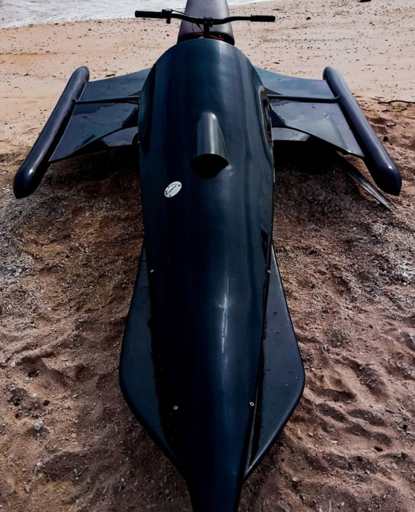 honda-powered mantra watercraft is the perfect combo of vintage car and batmobile